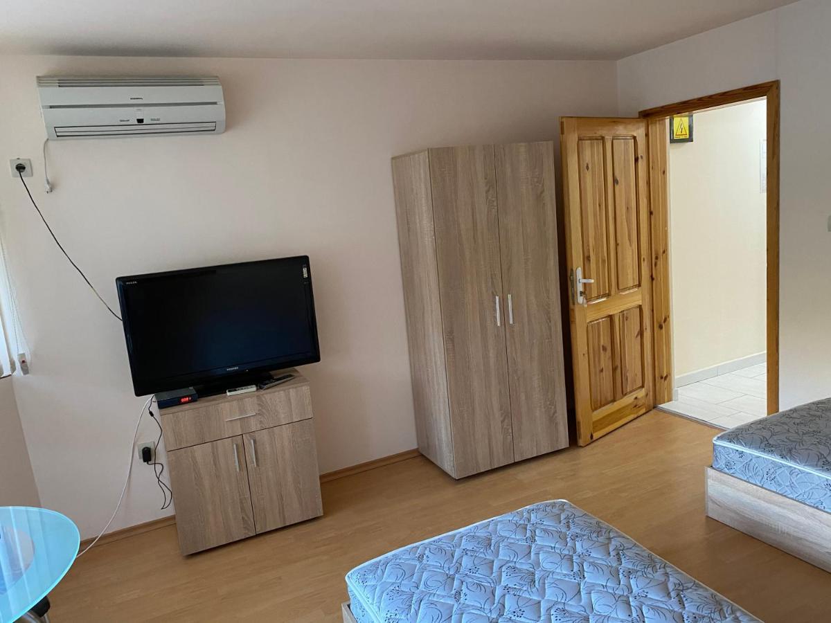Стаи За Гости Маринови Provadiya Buitenkant foto