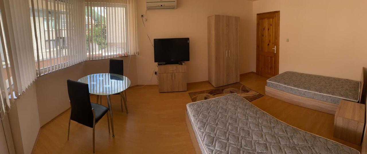 Стаи За Гости Маринови Provadiya Buitenkant foto