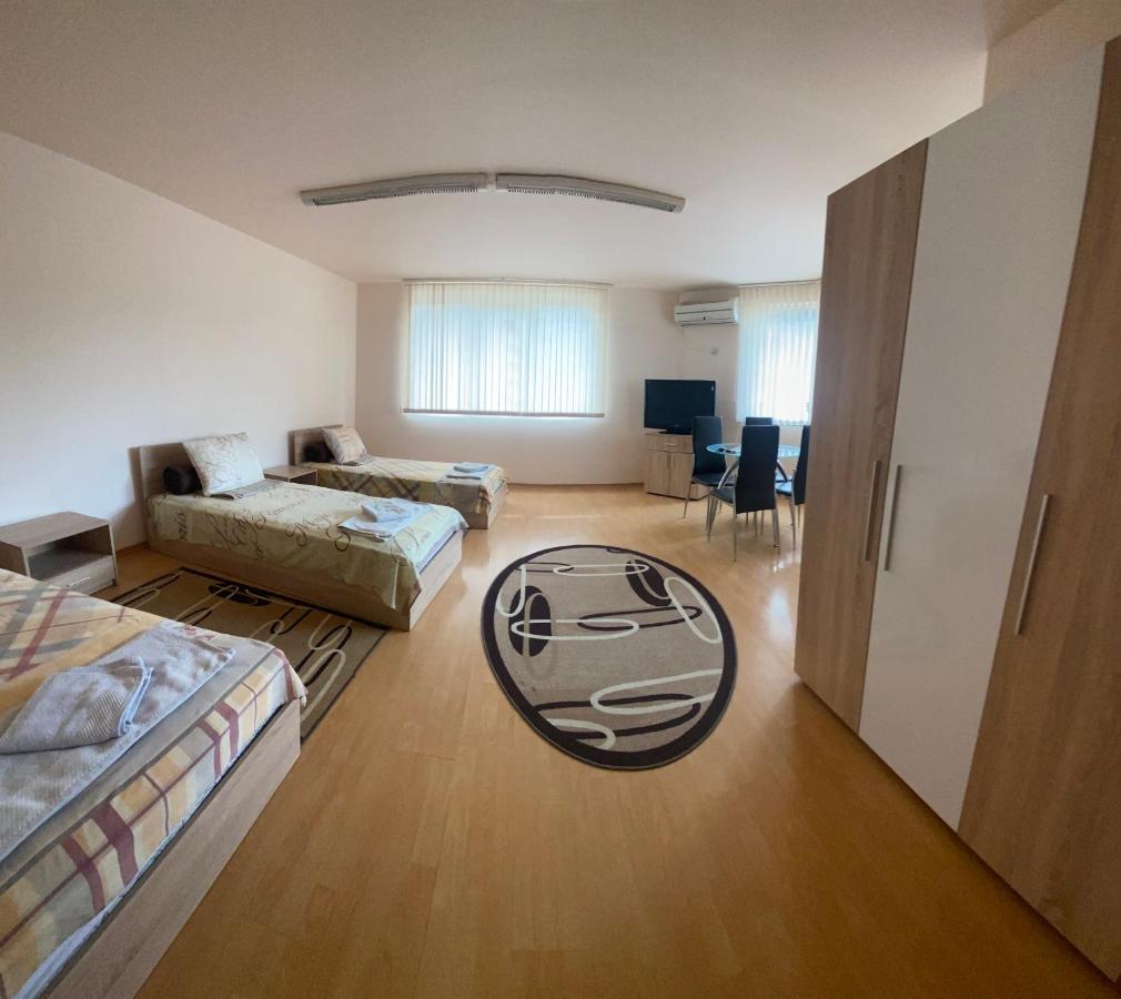 Стаи За Гости Маринови Provadiya Buitenkant foto